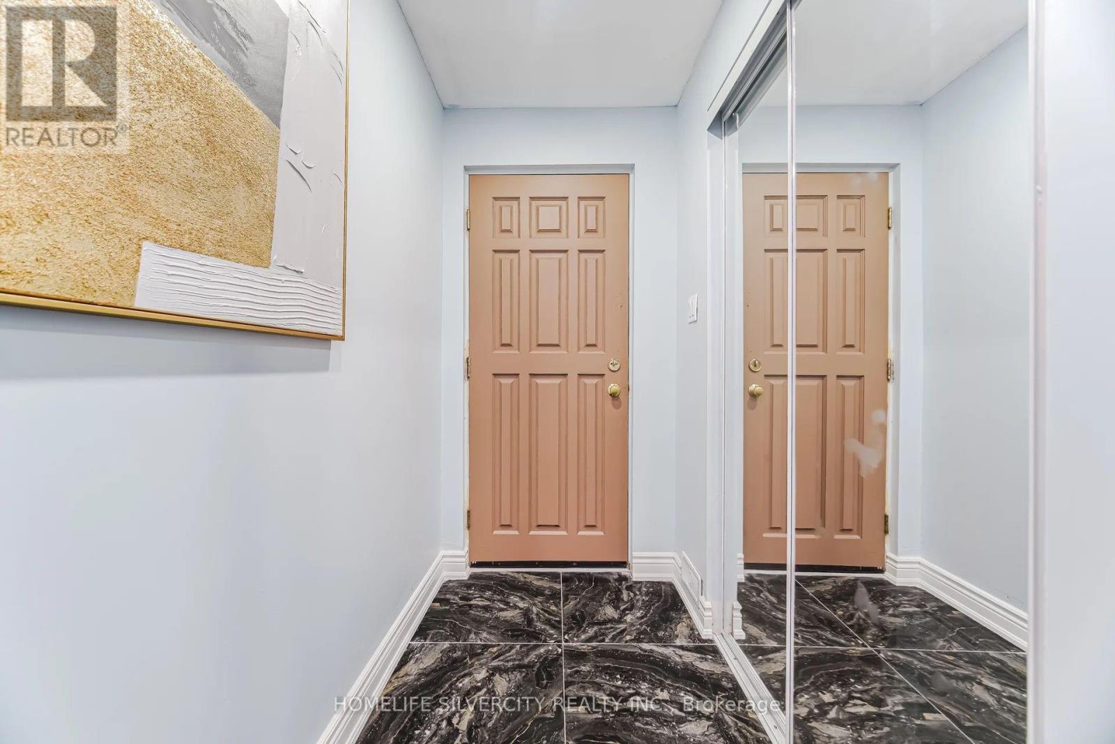 79 Darras Court, Brampton, Ontario  L6T 1W7 - Photo 6 - W12969756