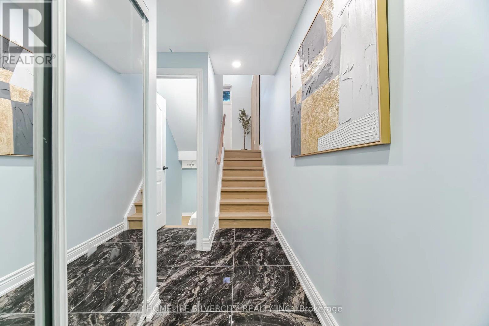 79 Darras Court, Brampton, Ontario  L6T 1W7 - Photo 7 - W12969756