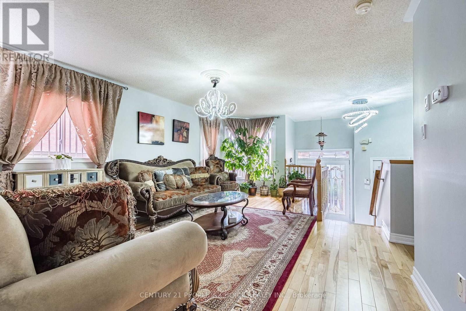 60 Red Maple Drive, Brampton, Ontario  L6X 4M1 - Photo 6 - W12969810