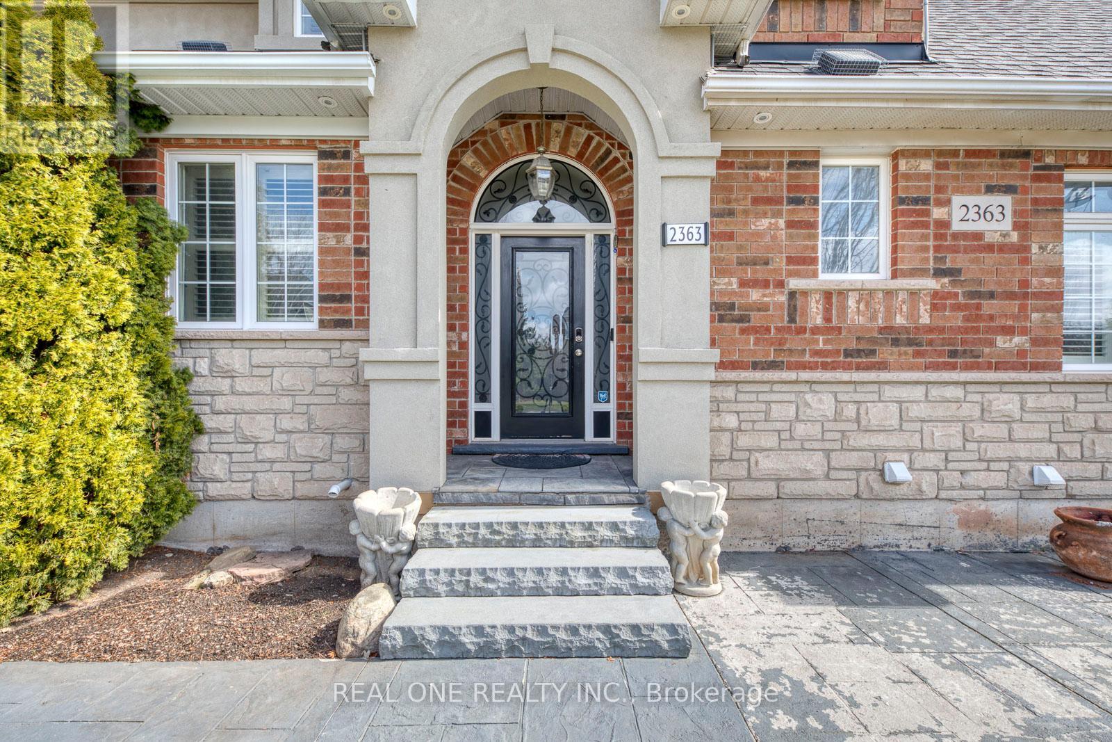 2363 Parkglen Avenue, Oakville, Ontario  L6M 4Y4 - Photo 4 - W12969814