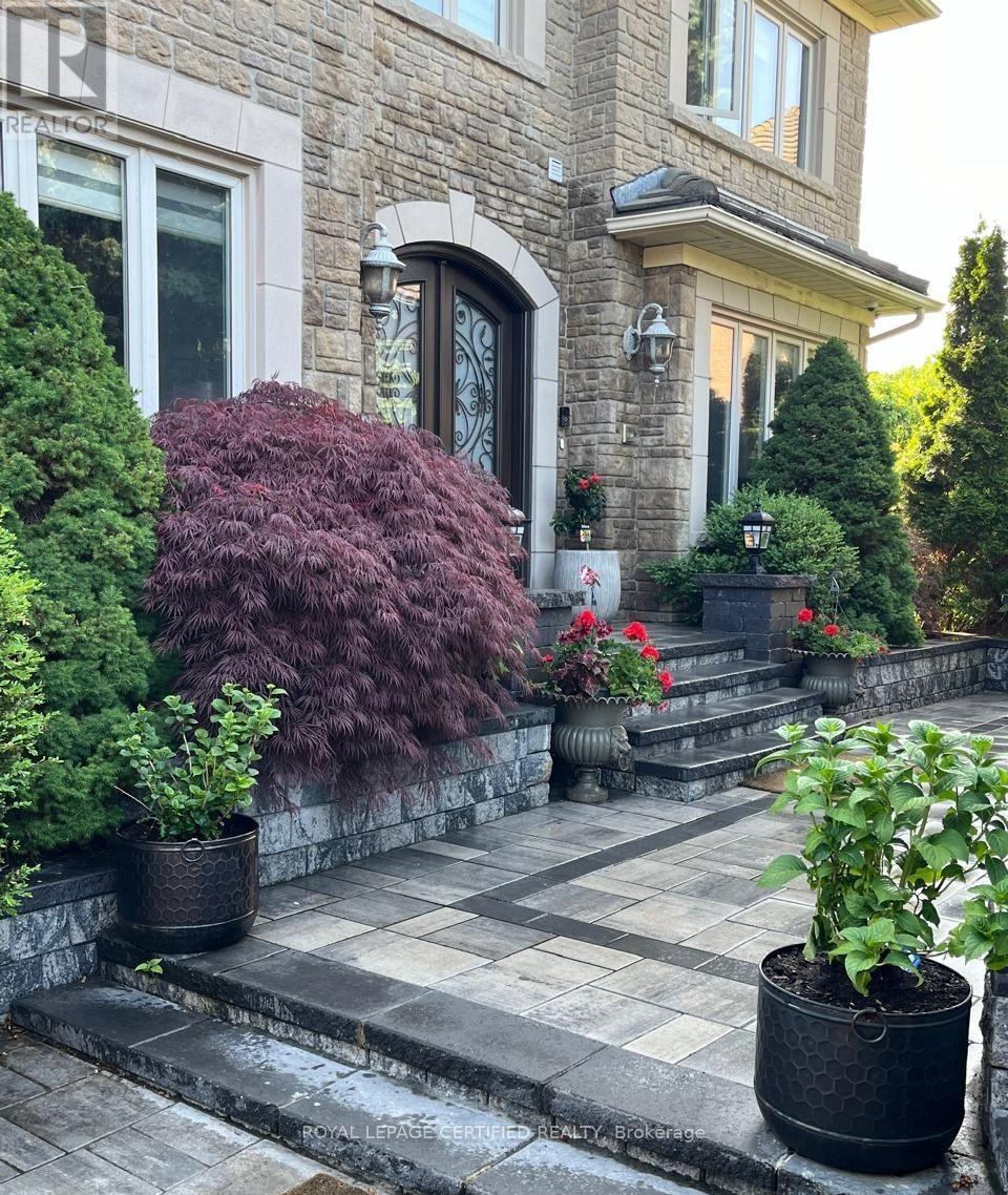 5128 Elderview Court, Mississauga, Ontario  L5M 5A9 - Photo 4 - W12969826