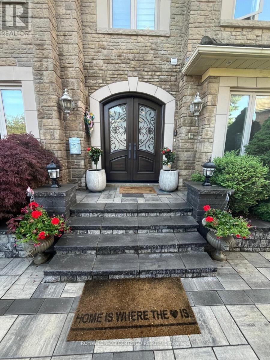 5128 Elderview Court, Mississauga, Ontario  L5M 5A9 - Photo 6 - W12969826