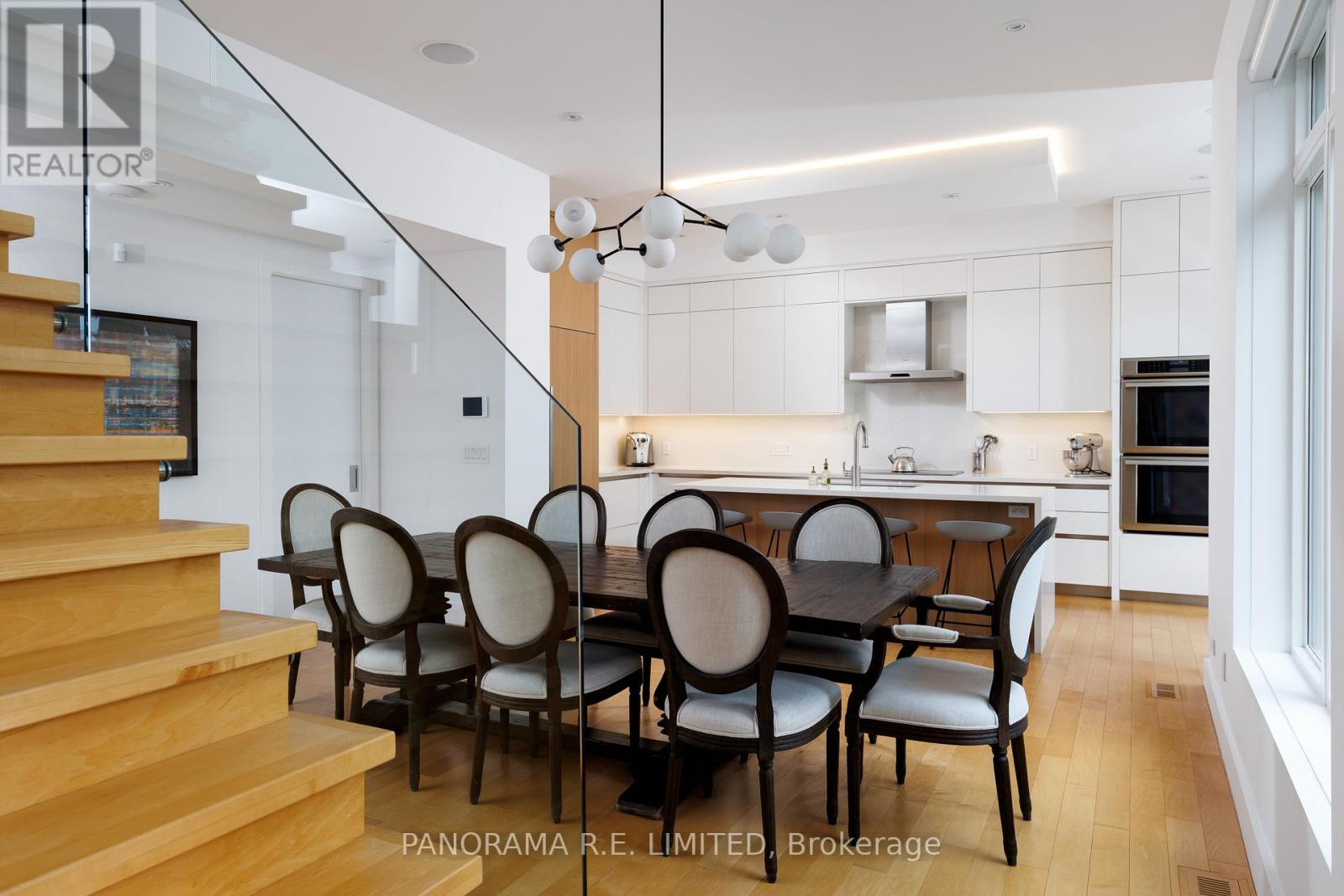 8 Greenford Road, Toronto, Ontario  M9A 3E6 - Photo 11 - W12969870