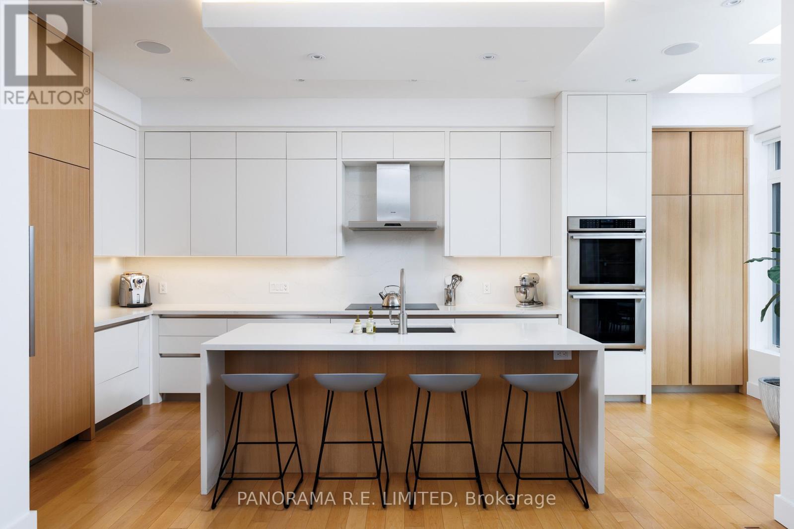 8 Greenford Road, Toronto, Ontario  M9A 3E6 - Photo 12 - W12969870