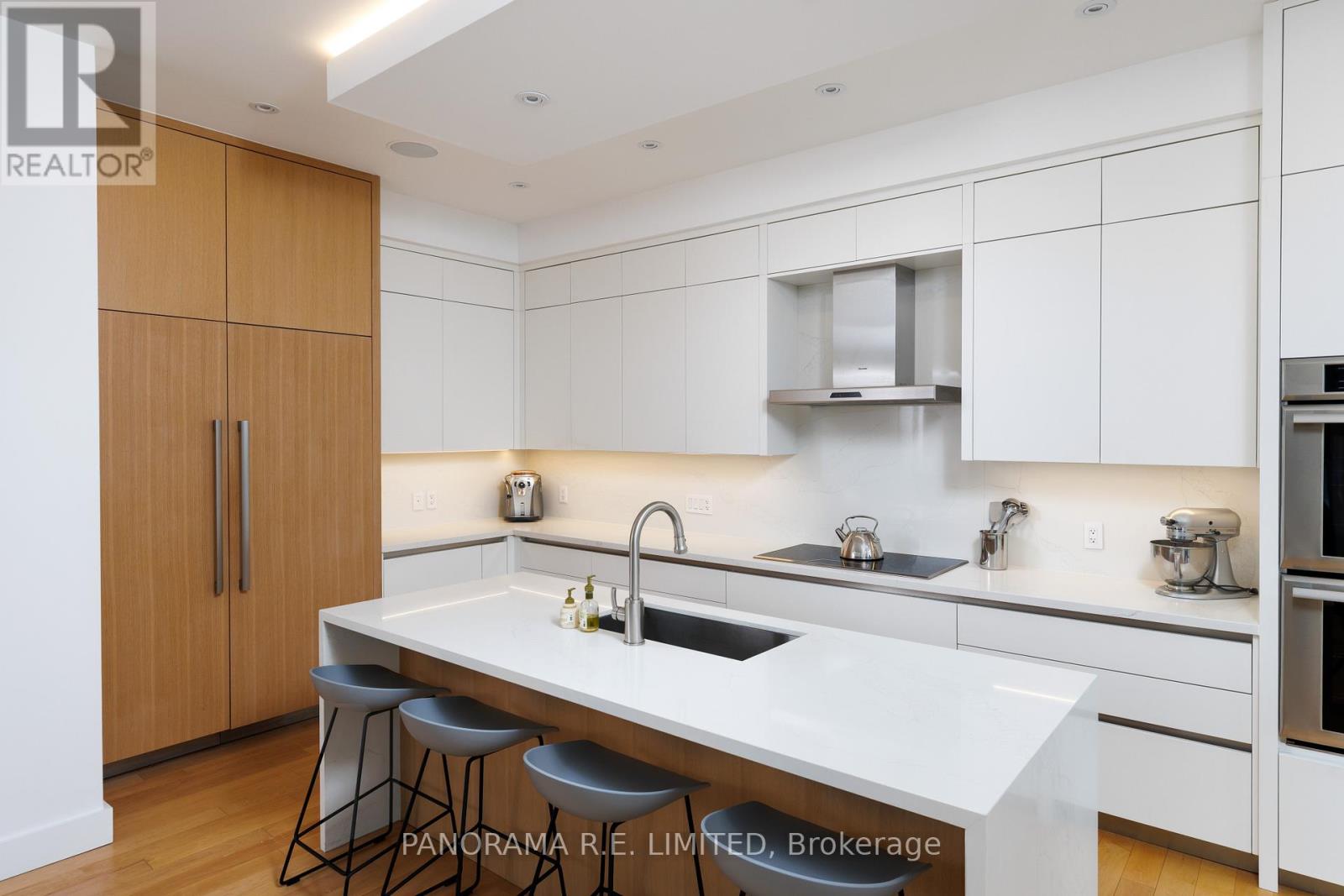 8 Greenford Road, Toronto, Ontario  M9A 3E6 - Photo 13 - W12969870