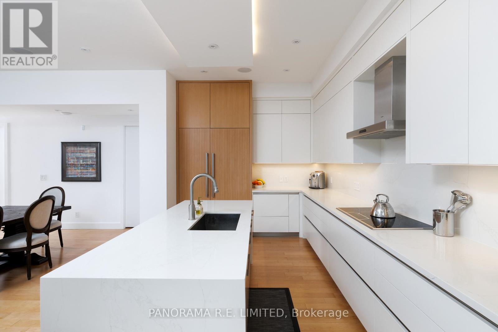 8 Greenford Road, Toronto, Ontario  M9A 3E6 - Photo 14 - W12969870