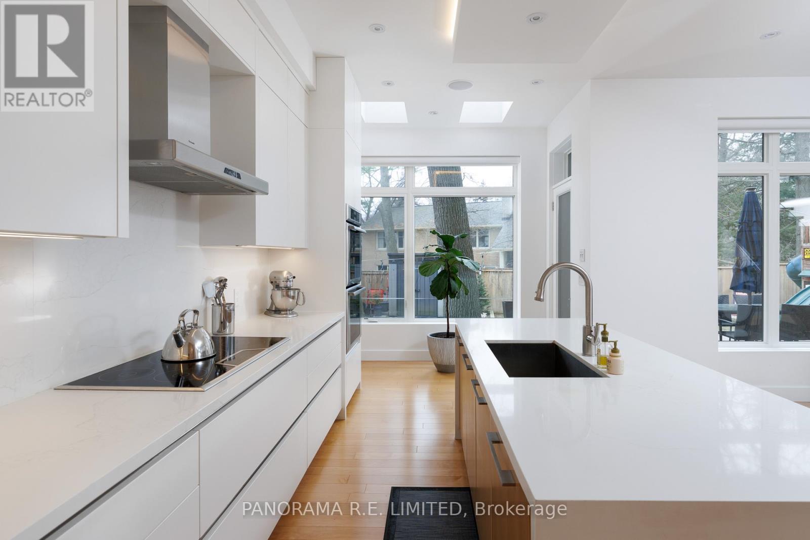 8 Greenford Road, Toronto, Ontario  M9A 3E6 - Photo 15 - W12969870