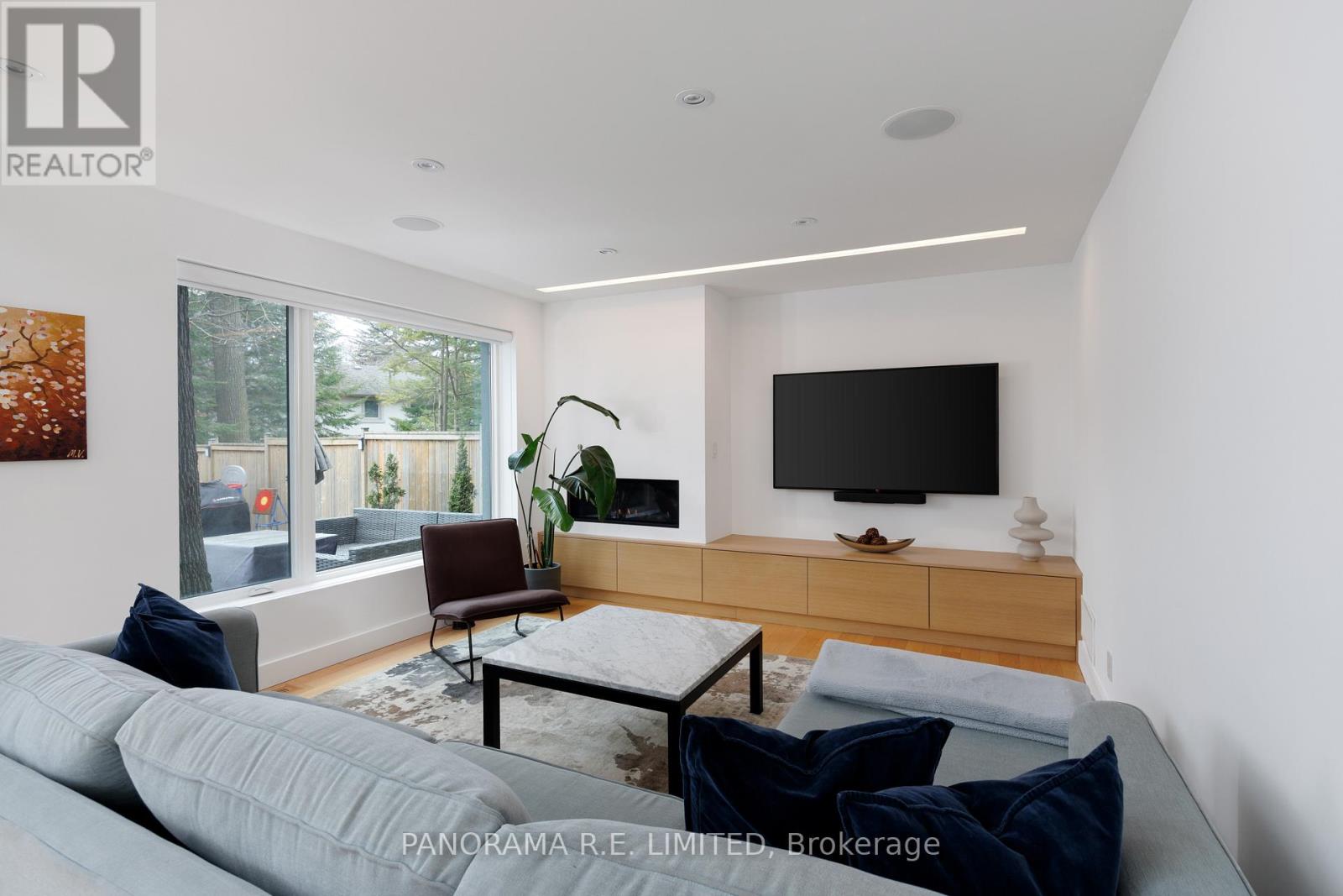 8 Greenford Road, Toronto, Ontario  M9A 3E6 - Photo 19 - W12969870