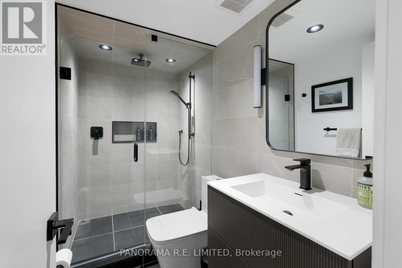 8 Greenford Road, Toronto, Ontario  M9A 3E6 - Photo 45 - W12969870