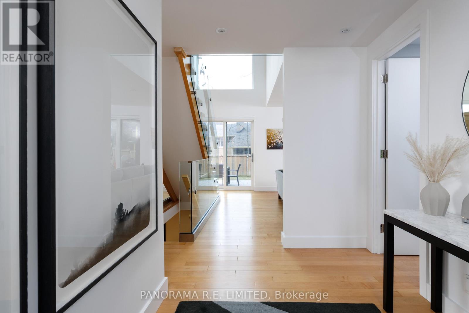 8 Greenford Road, Toronto, Ontario  M9A 3E6 - Photo 9 - W12969870