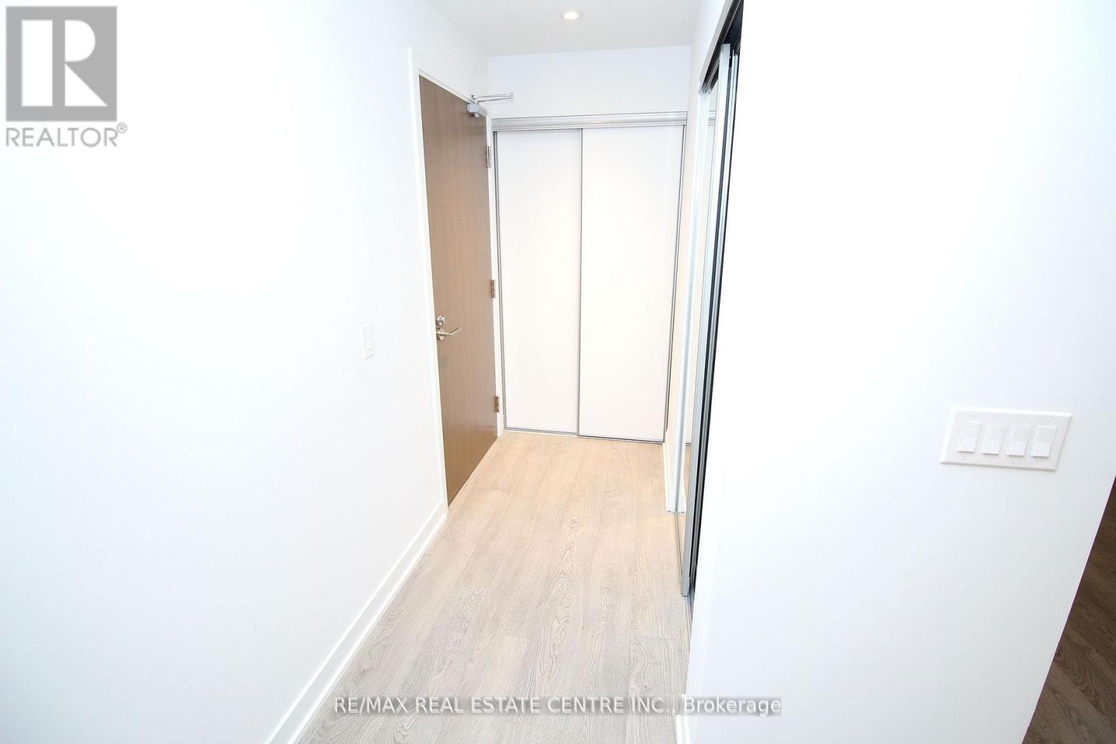 1909 - 1928 Lake Shore Boulevard W, Toronto, Ontario  M6S 1A1 - Photo 5 - W12969888