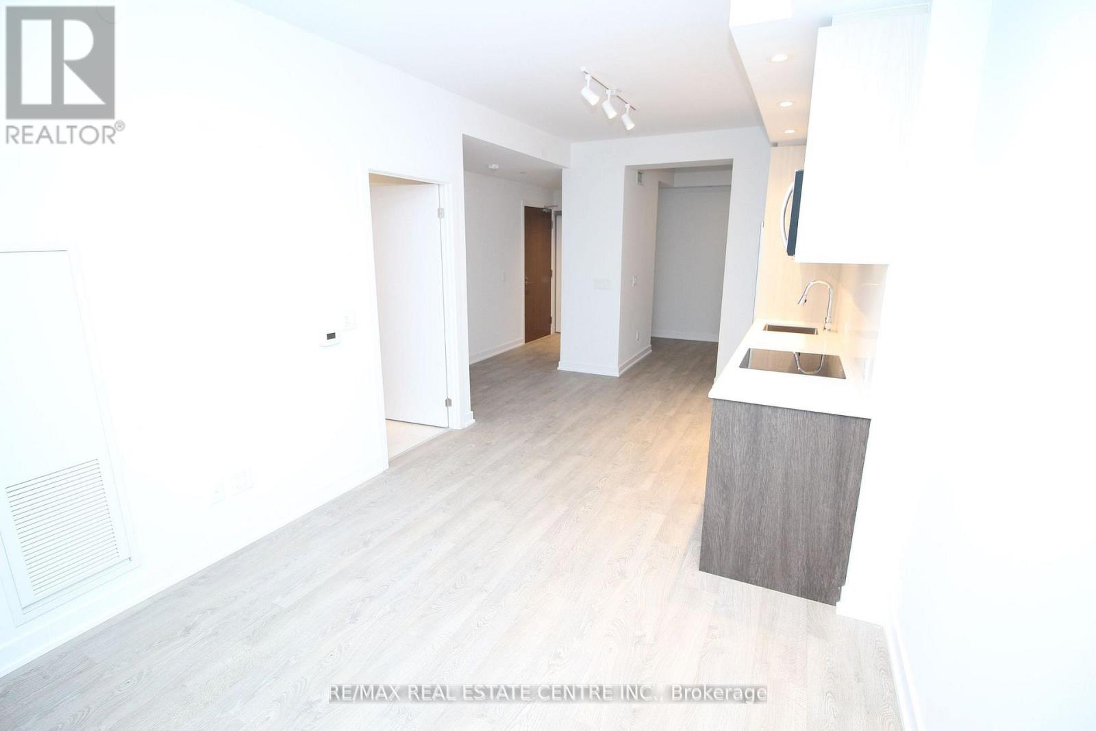 1909 - 1928 Lake Shore Boulevard W, Toronto, Ontario  M6S 1A1 - Photo 7 - W12969888