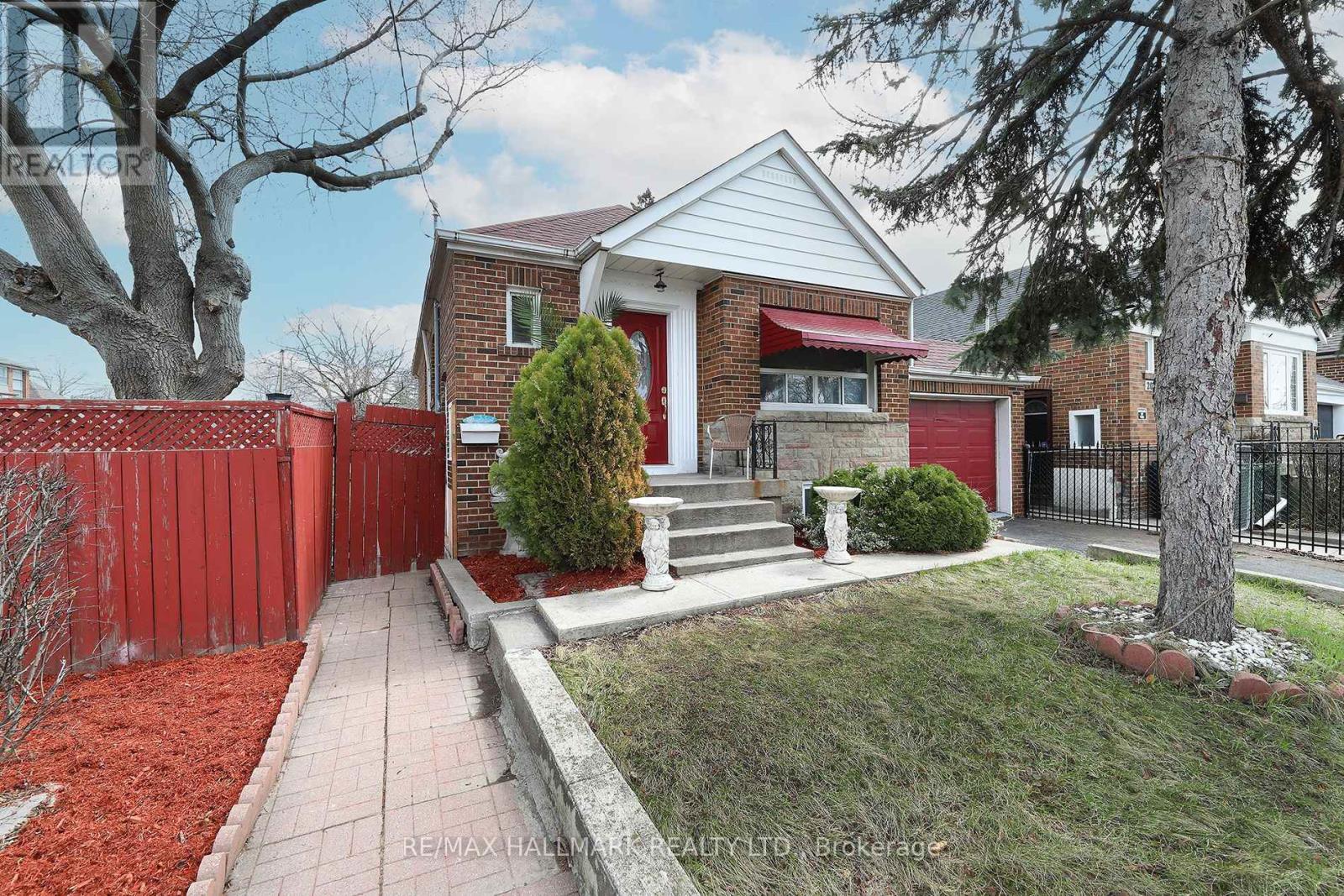 2095 Keele Street, Toronto, Ontario  M6M 3Y8 - Photo 2 - W12969892