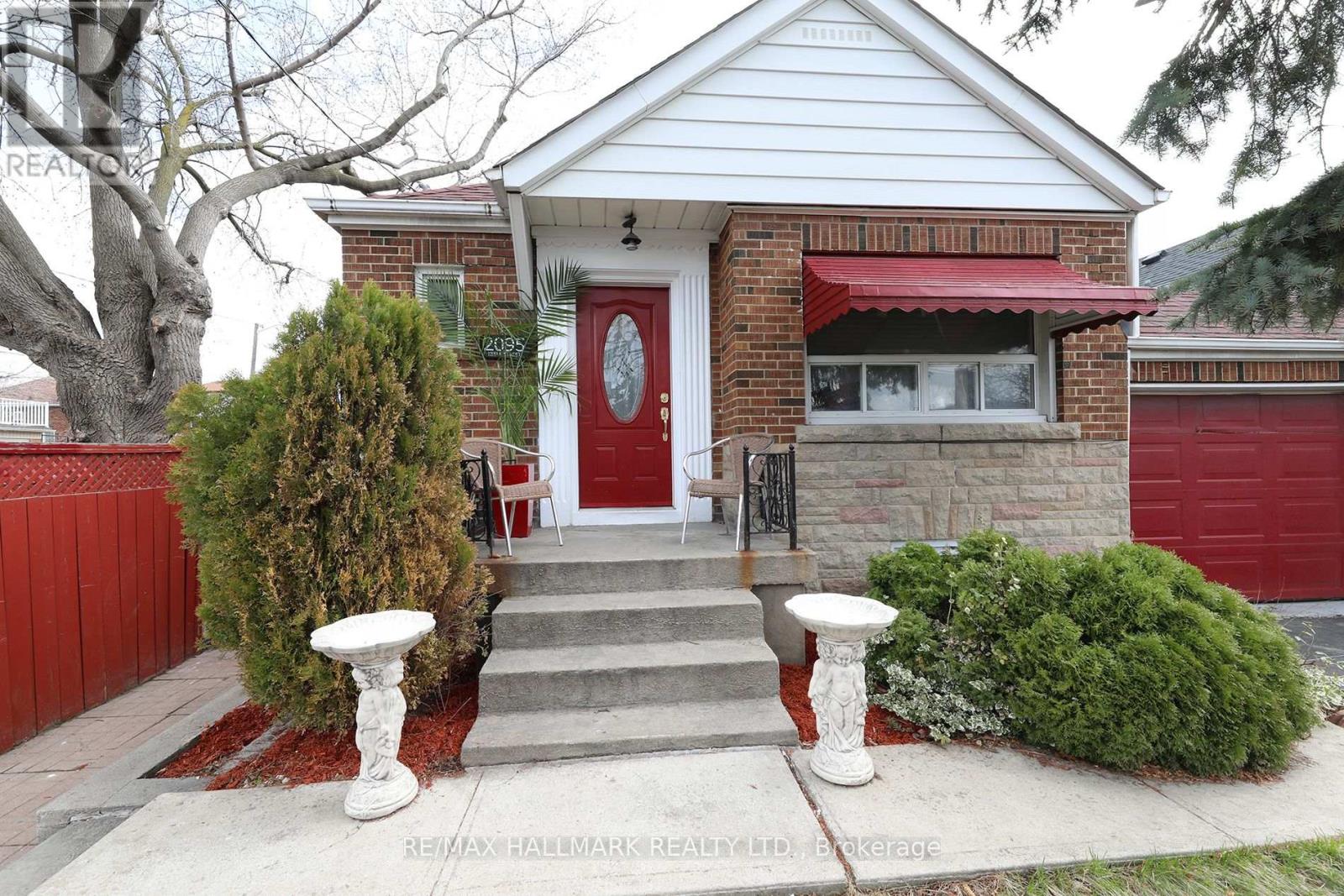 2095 Keele Street, Toronto, Ontario  M6M 3Y8 - Photo 4 - W12969892