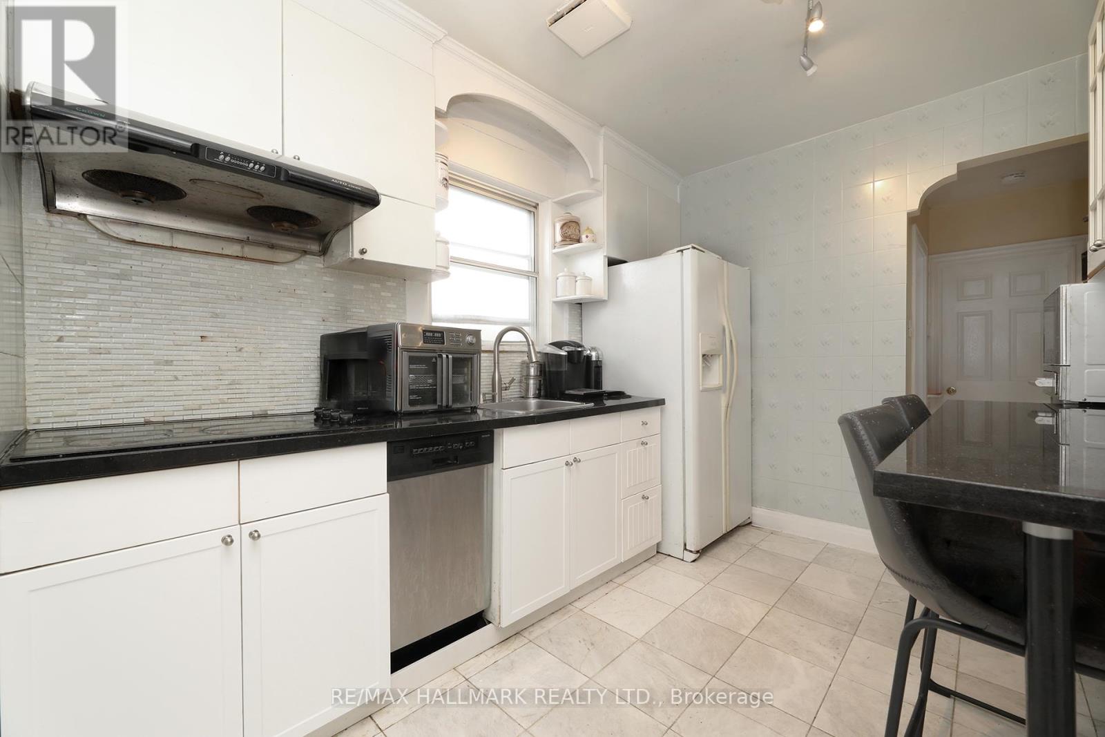 2095 Keele Street, Toronto, Ontario  M6M 3Y8 - Photo 8 - W12969892