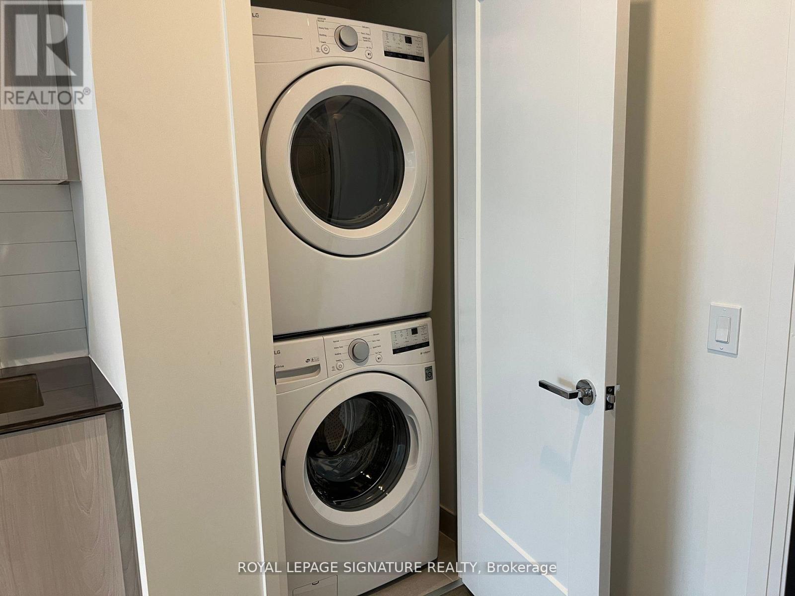 213 - 293 The Kingsway Avenue, Toronto, Ontario  M9A 3A9 - Photo 14 - W12969898