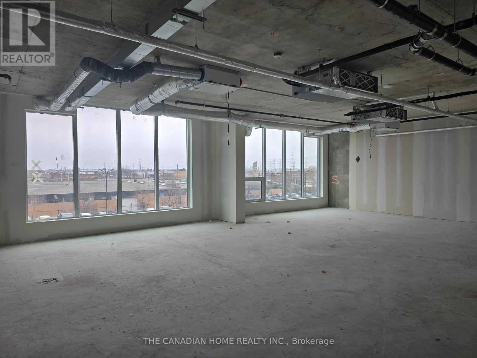 226 - 600 Dixon Rd Road, Toronto (West Humber-Clairville), Ontario  M9W 1J1 - Photo 3 - W12969906