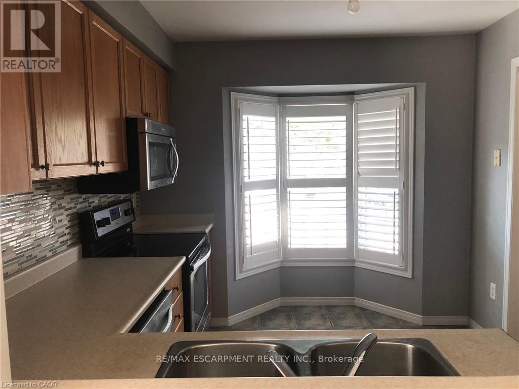 9 - 4200 Kilmer Drive, Burlington, Ontario  L7M 4Y2 - Photo 4 - W12969912