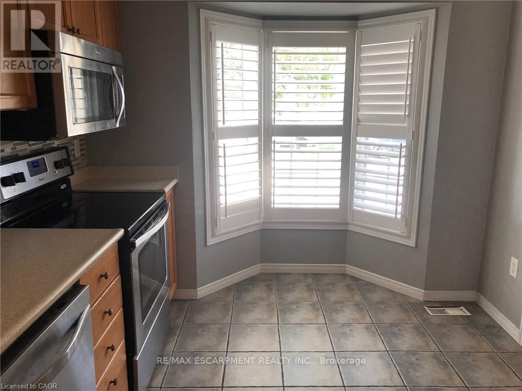 9 - 4200 Kilmer Drive, Burlington, Ontario  L7M 4Y2 - Photo 5 - W12969912