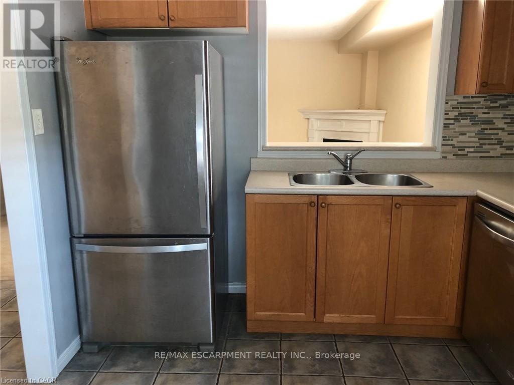 9 - 4200 Kilmer Drive, Burlington, Ontario  L7M 4Y2 - Photo 7 - W12969912