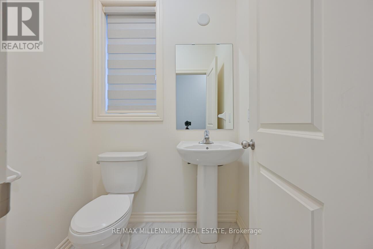 Upper - 92 Adventura Road, Brampton, Ontario  L7A 5A7 - Photo 5 - W12969936