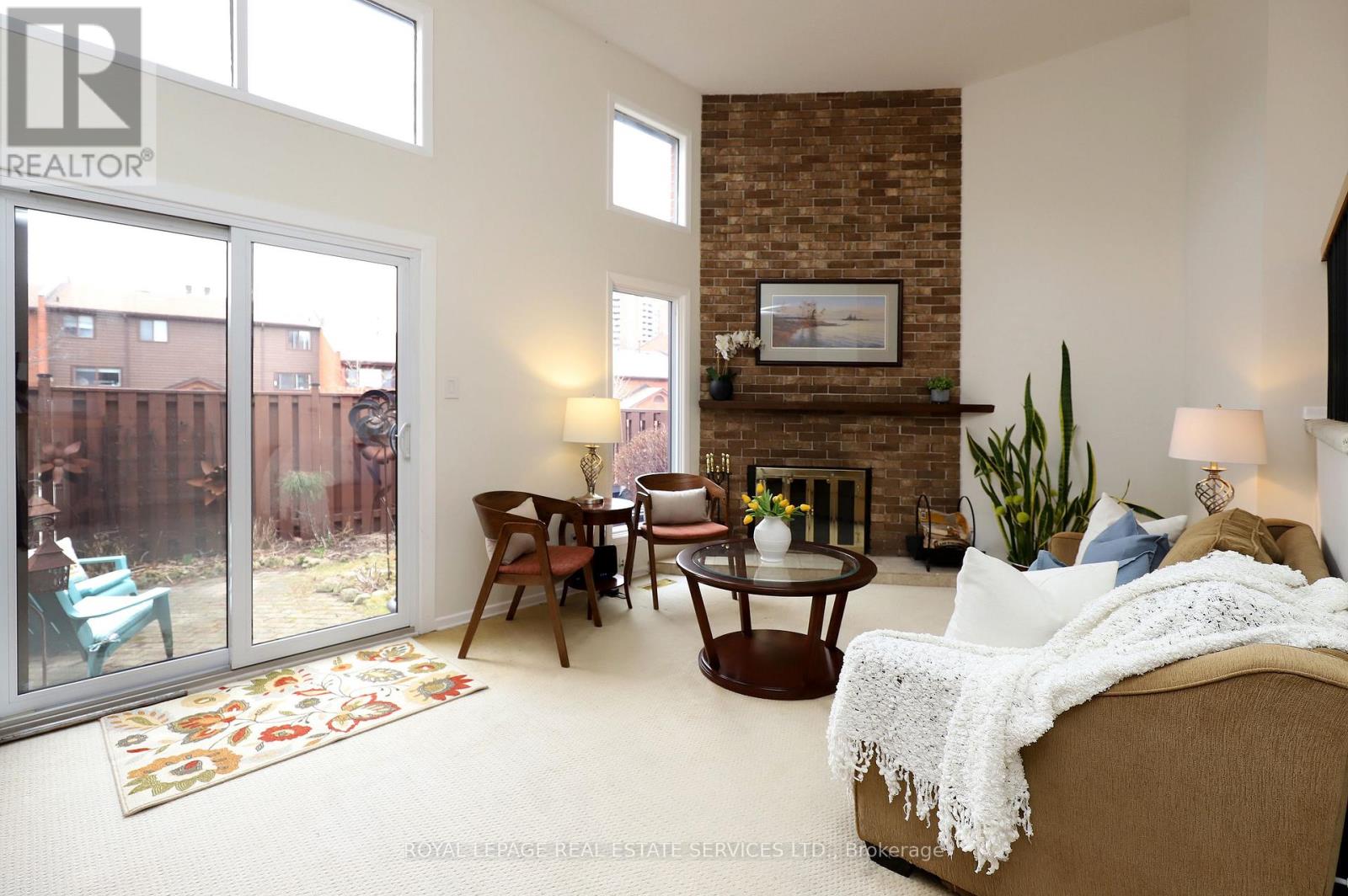 48 - 4165 Fieldgate Drive, Mississauga, Ontario  L4W 2M9 - Photo 5 - W12969944