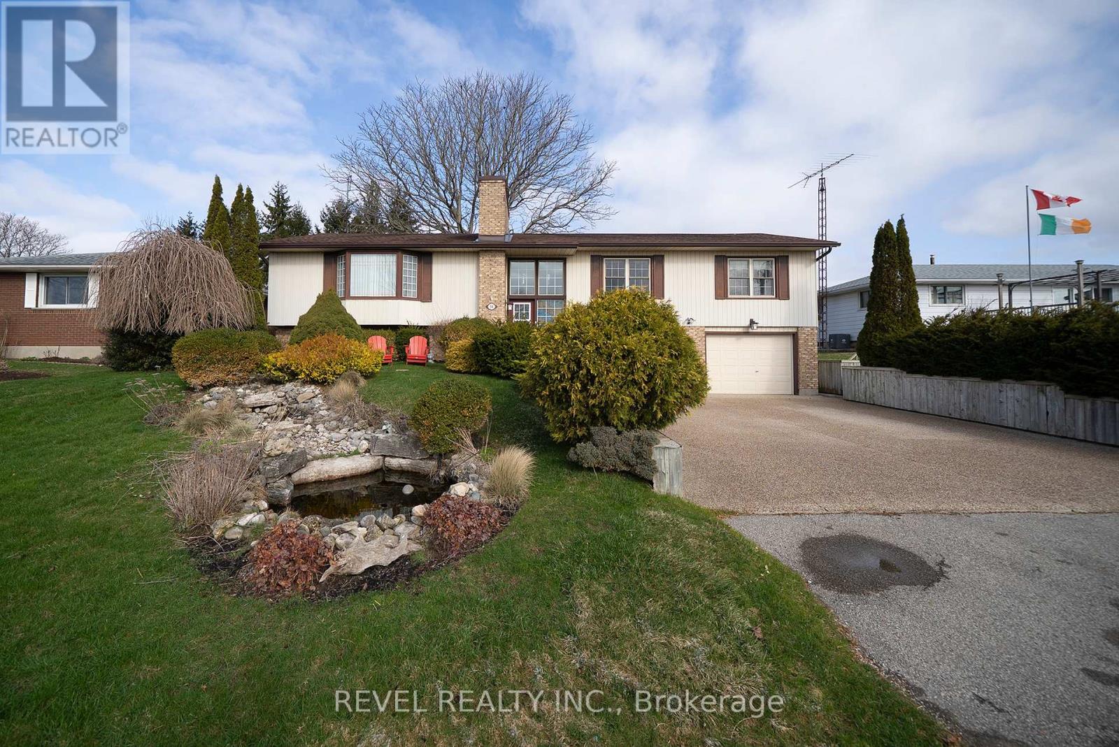 54 BEE STREET, Norfolk, Ontario