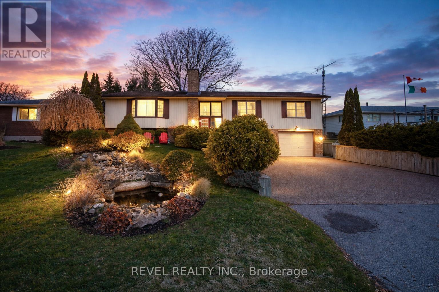 54 Bee Street, Norfolk, Ontario  N0E 1P0 - Photo 2 - X12969476