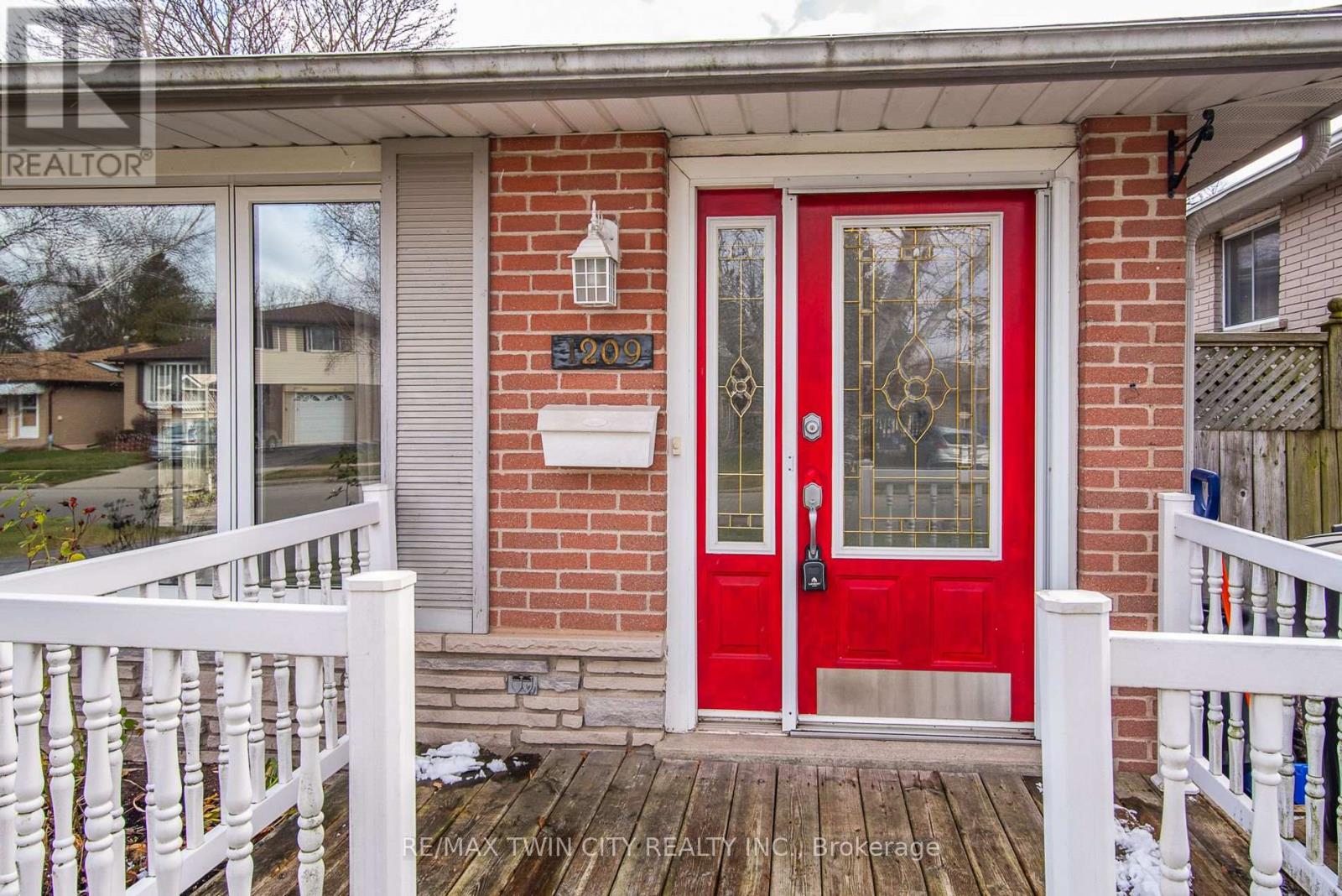 1209 Valentine Drive, Cambridge, Ontario  N3H 2P1 - Photo 4 - X12969574