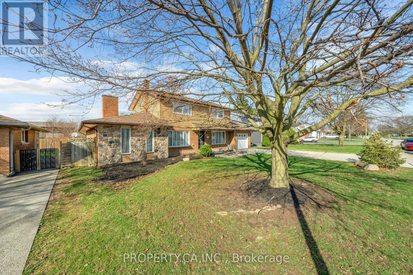 7063 Mcgill Street, Niagara Falls, Ontario  L2J 1L8 - Photo 2 - X12969584