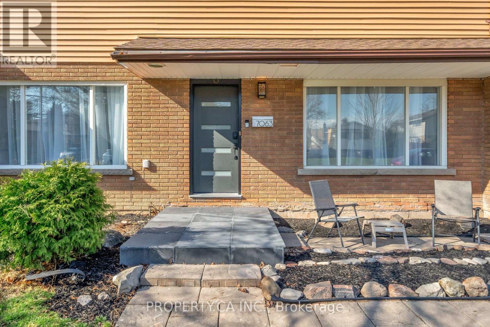 7063 Mcgill Street, Niagara Falls, Ontario  L2J 1L8 - Photo 3 - X12969584