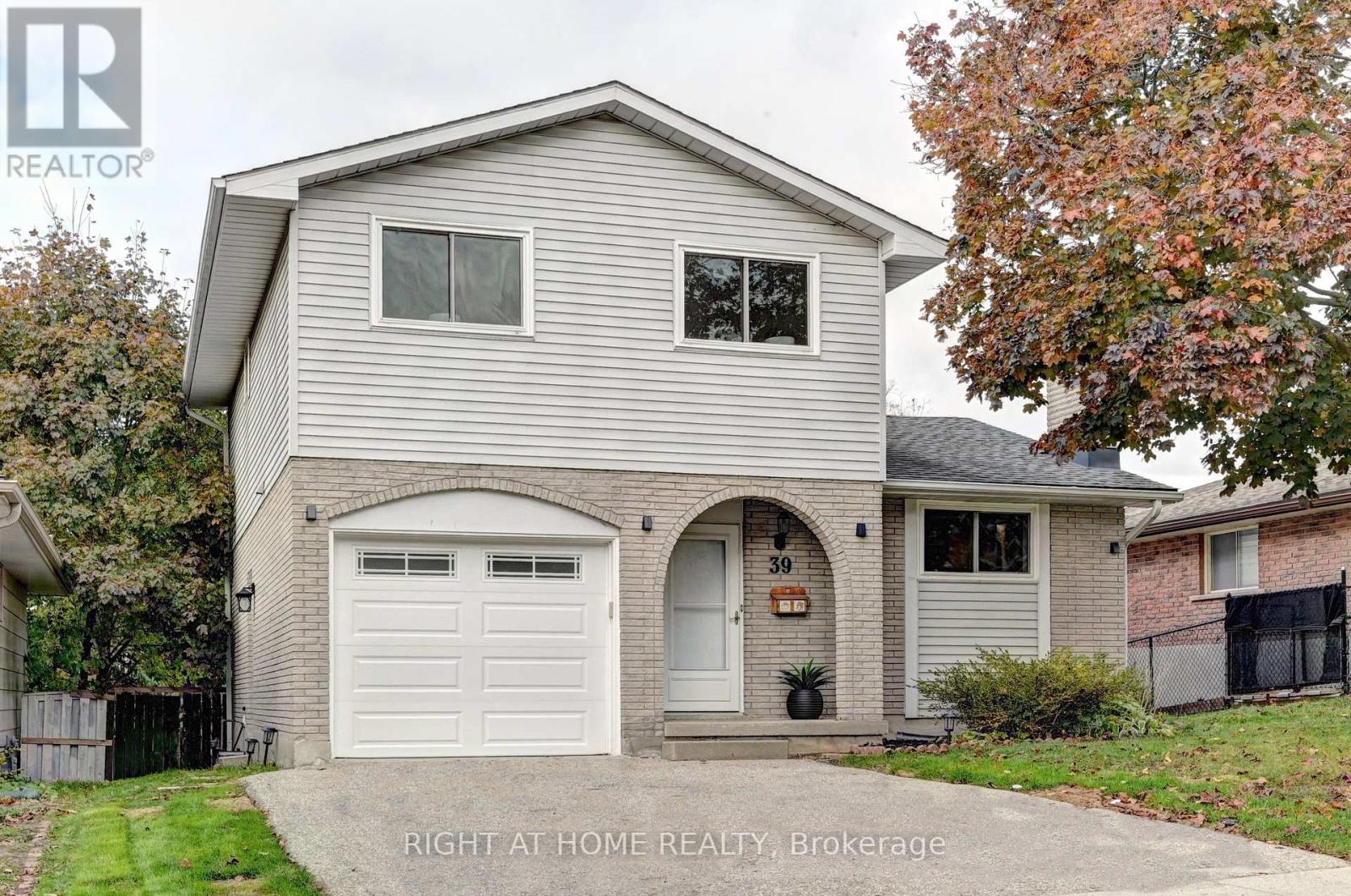 39 Southwood Drive, Kitchener, Ontario  N2E 2E6 - Photo 2 - X12969632