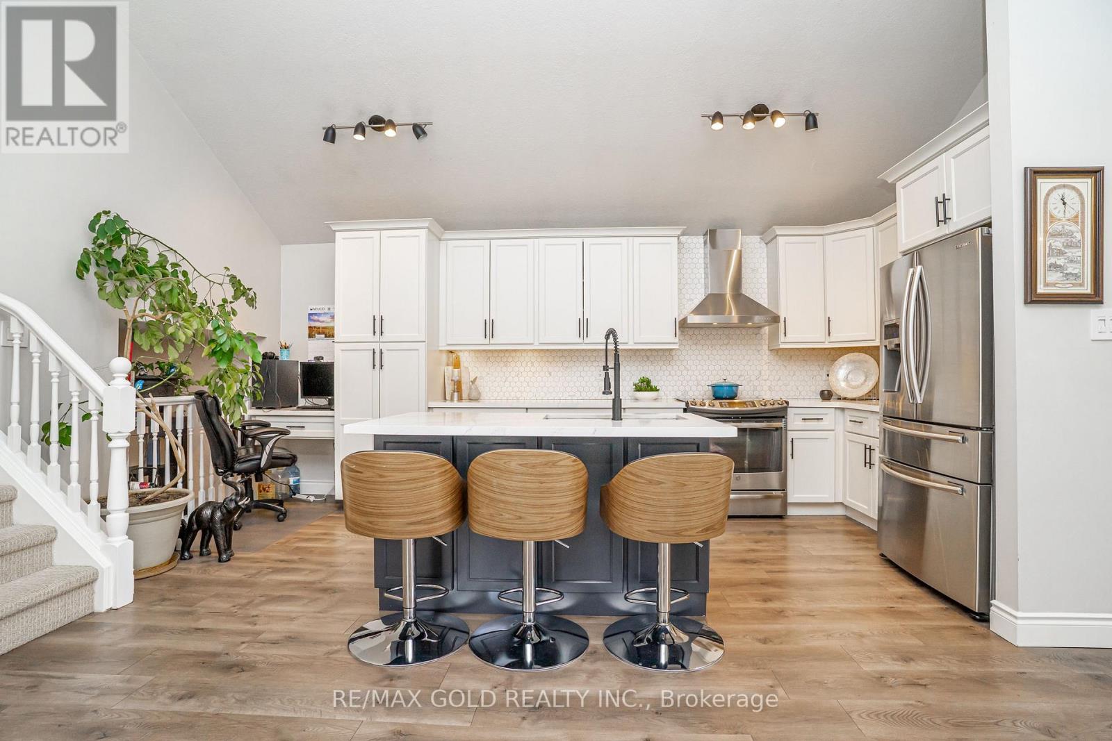 22 Martson Crescent, Cambridge, Ontario  N3C 4G3 - Photo 11 - X12969690