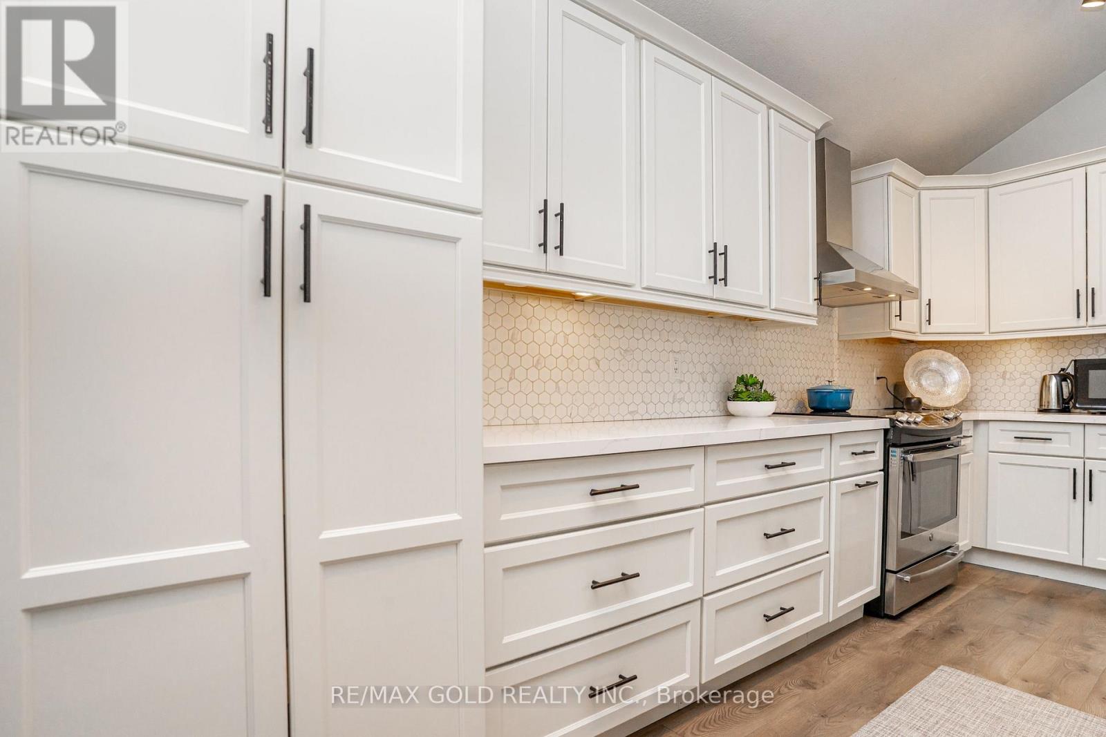 22 Martson Crescent, Cambridge, Ontario  N3C 4G3 - Photo 13 - X12969690