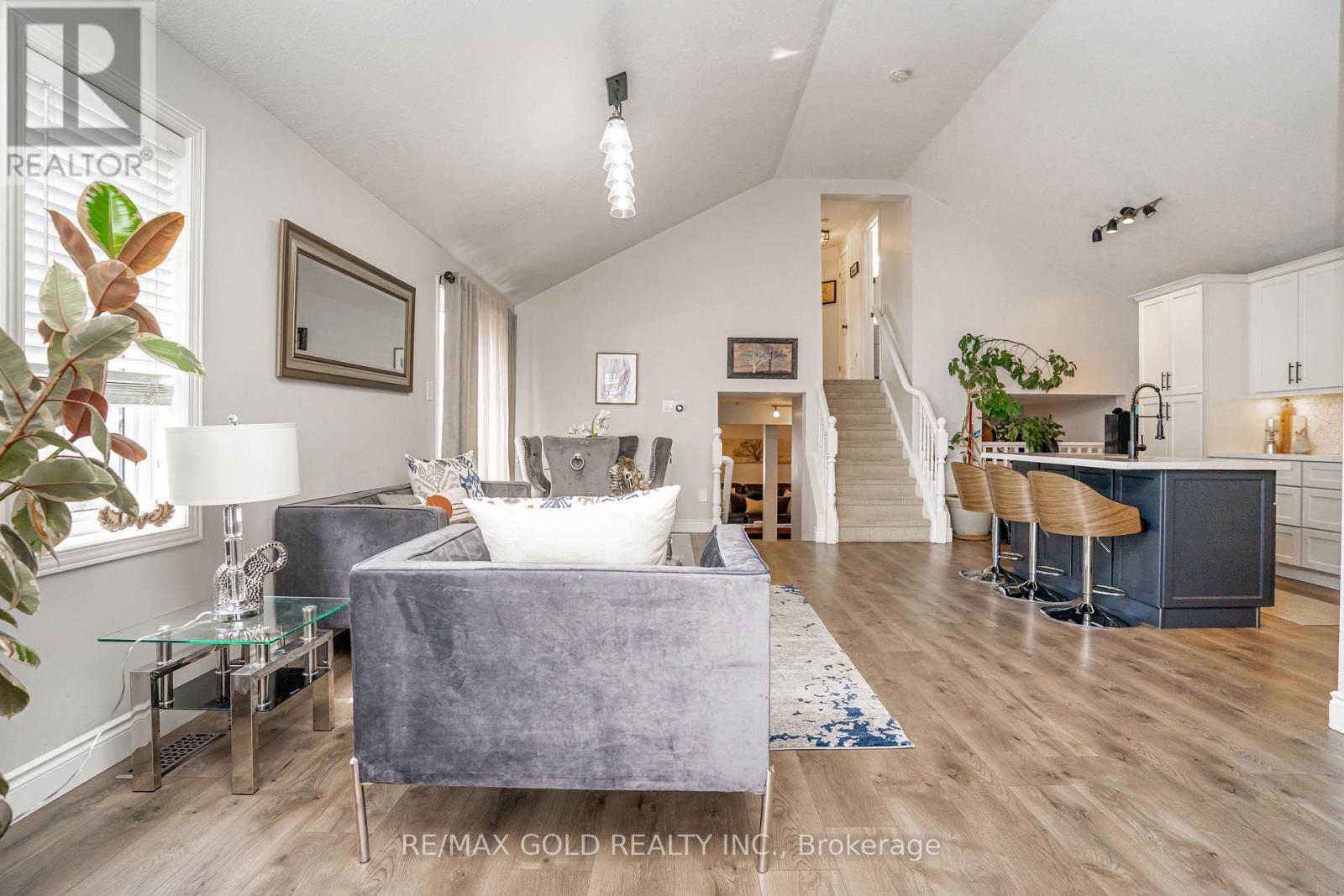 22 Martson Crescent, Cambridge, Ontario  N3C 4G3 - Photo 6 - X12969690