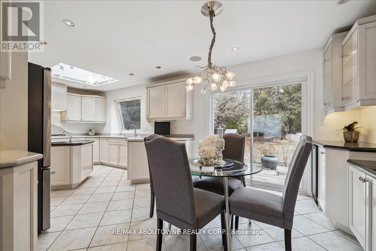 25 Bannisdale Way, Hamilton, Ontario  L0R 1H2 - Photo 12 - X12969710