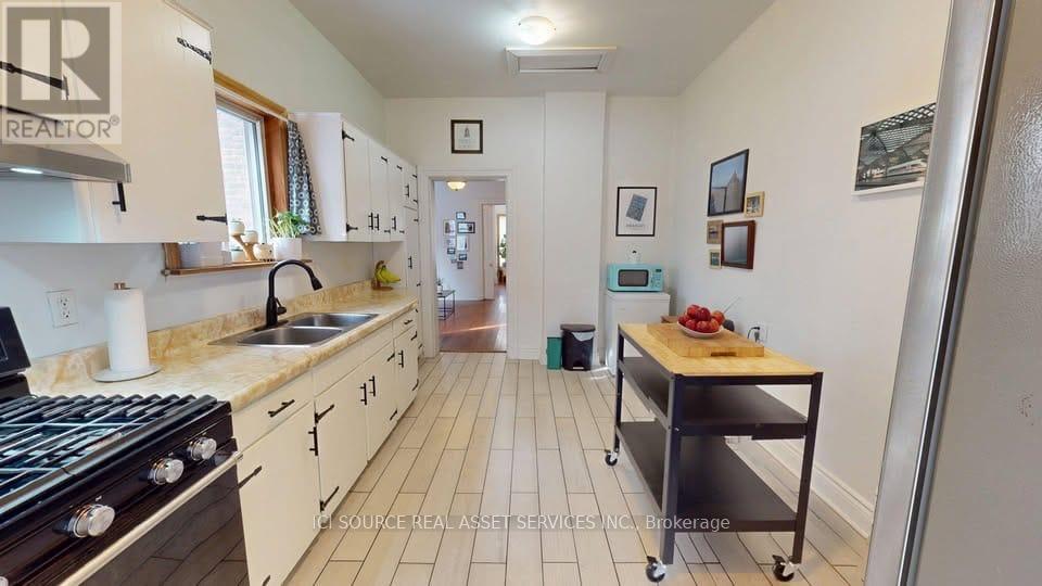 132 Ferguson Avenue N, Hamilton, Ontario  L8R 1L7 - Photo 4 - X12969782