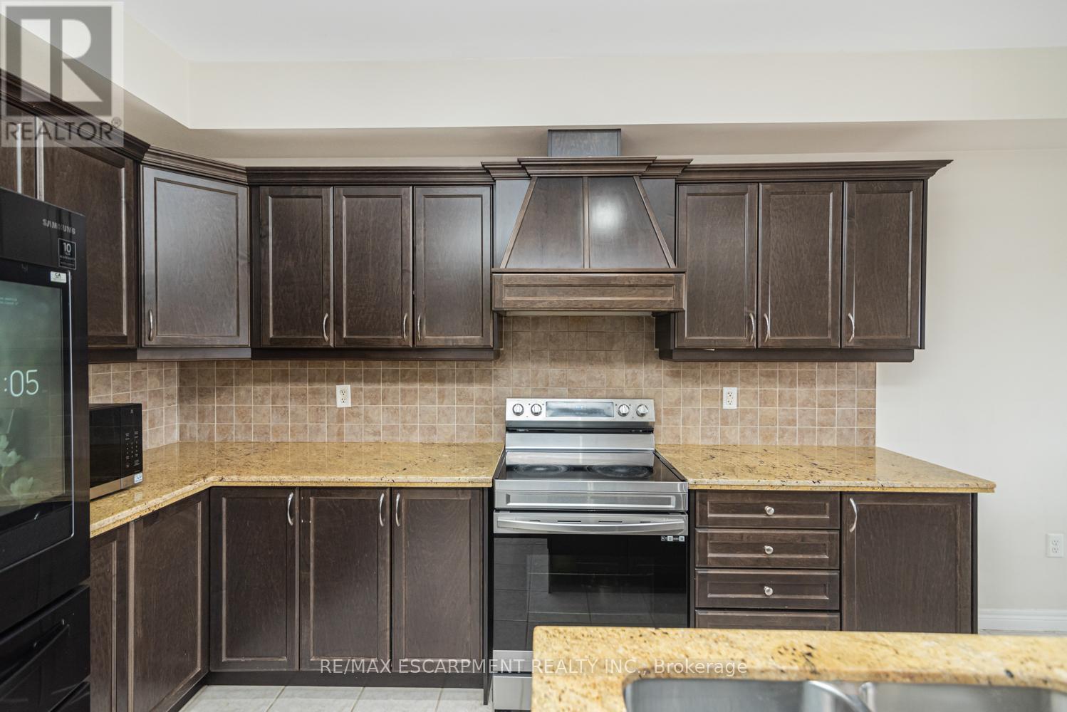 13 - 370 Stonehenge Drive, Hamilton, Ontario  L9K 0H9 - Photo 14 - X12969812