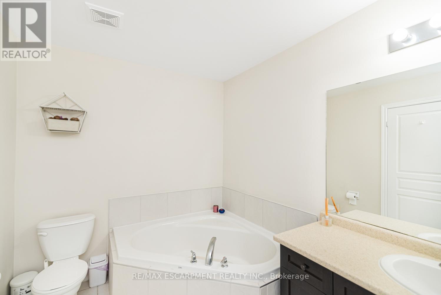 13 - 370 Stonehenge Drive, Hamilton, Ontario  L9K 0H9 - Photo 30 - X12969812