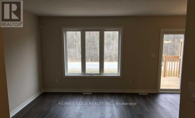 36 Damude Avenue, Thorold, Ontario  L2V 0G6 - Photo 3 - X12969844