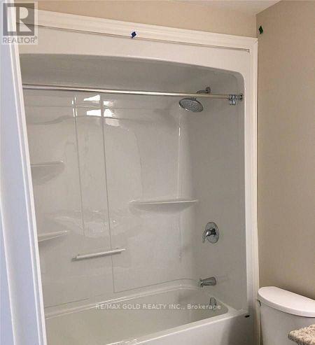 36 Damude Avenue, Thorold, Ontario  L2V 0G6 - Photo 4 - X12969844