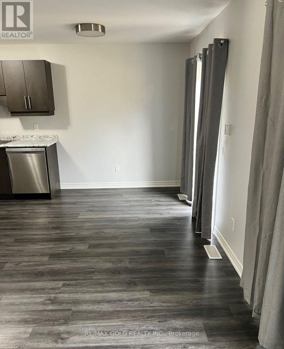 36 Damude Avenue, Thorold, Ontario  L2V 0G6 - Photo 8 - X12969844