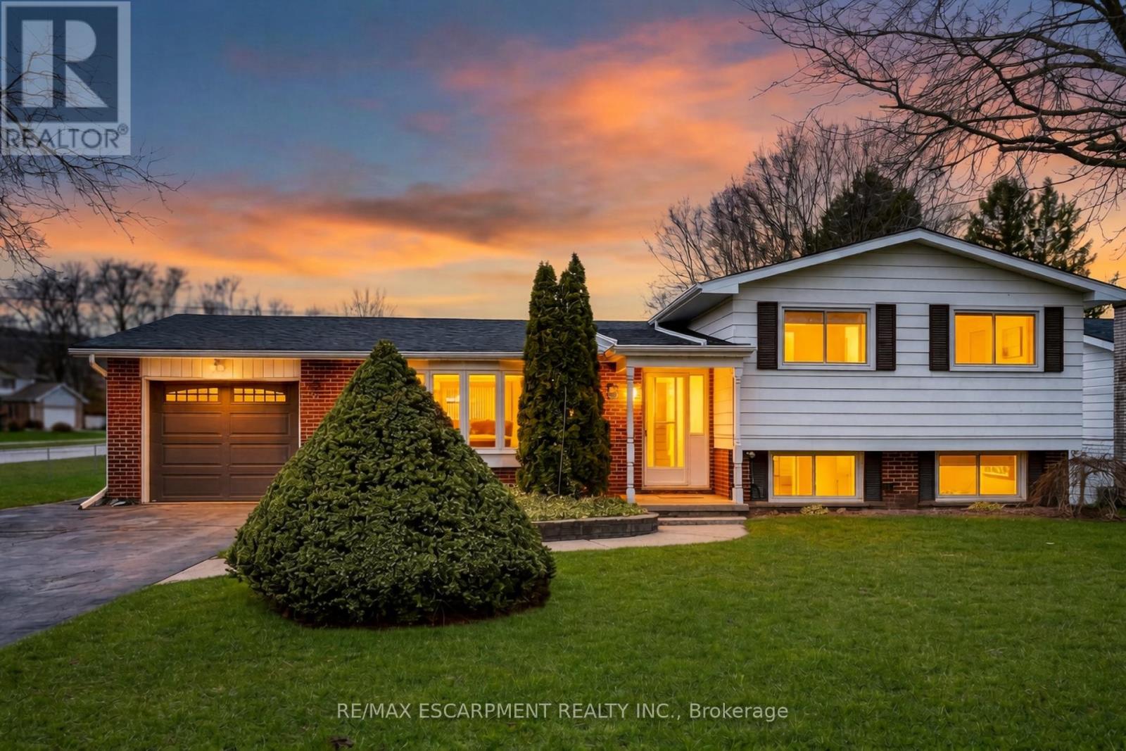 6 Nelles Road S, Grimsby, Ontario  L3M 2Z2 - Photo 2 - X12969848