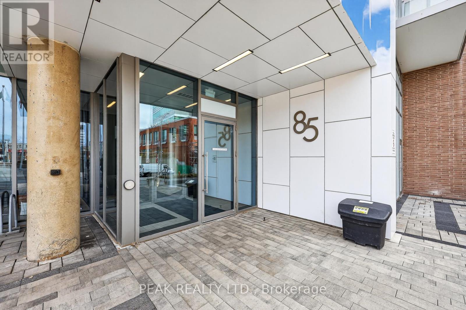 1006 - 85 Duke Street W, Kitchener, Ontario  N2H 0B7 - Photo 2 - X12969890