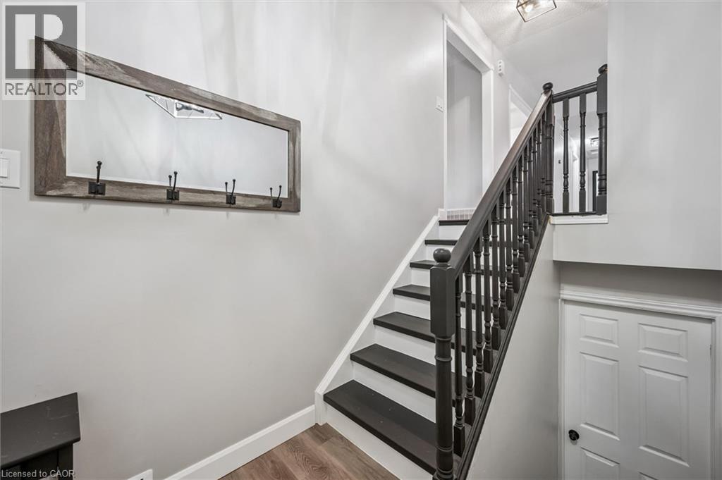 18 Avenue Road, Cambridge, Ontario  N1R 1B8 - Photo 8 - 40817497