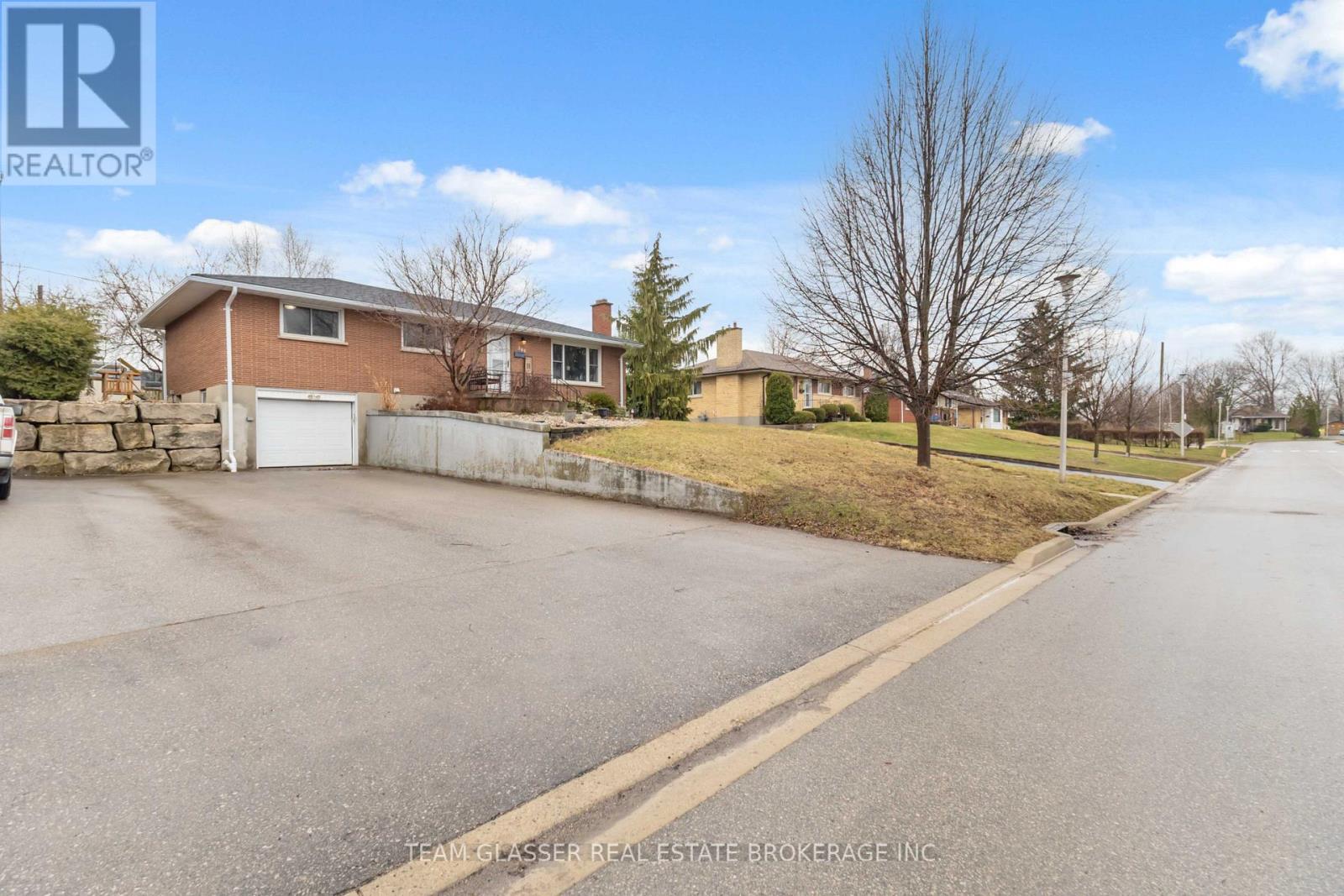 362 Chippendale Crescent, London South, Ontario  N5Z 3G2 - Photo 5 - X12970052