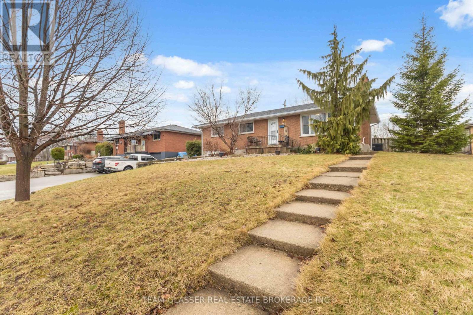 362 Chippendale Crescent, London South, Ontario  N5Z 3G2 - Photo 8 - X12970052