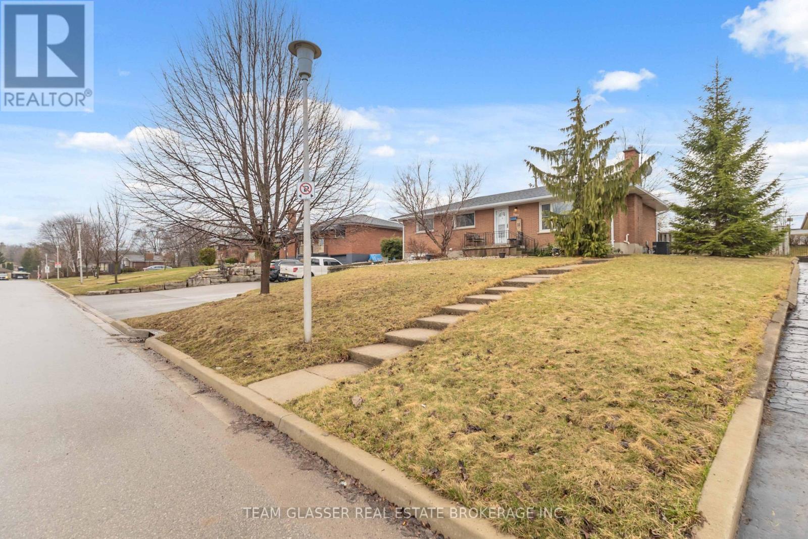 362 Chippendale Crescent, London South, Ontario  N5Z 3G2 - Photo 9 - X12970052