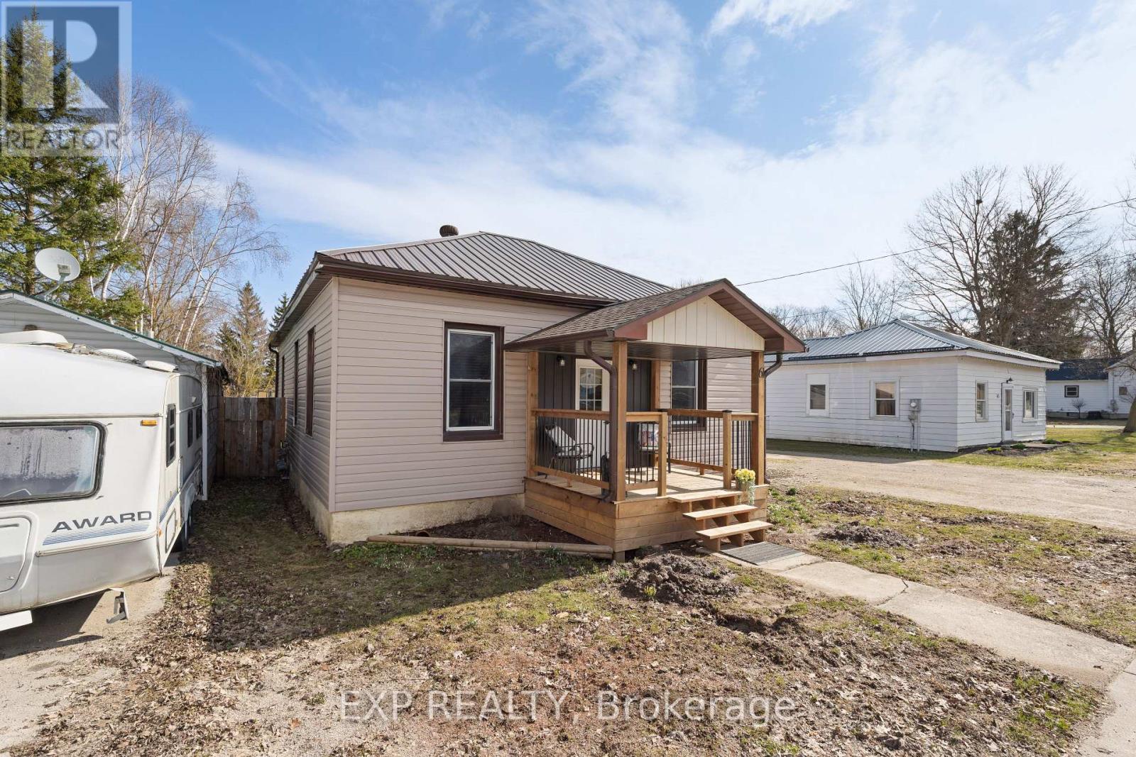 61 Queen Street, Huron East, Ontario  N0G 1H0 - Photo 2 - X12970106