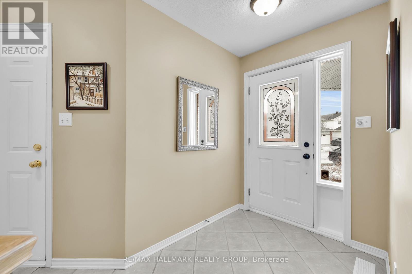 1931 La Chapelle Street, Ottawa, Ontario  K1C 6A1 - Photo 3 - X12970020